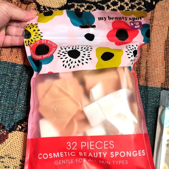 Beauty Care Kit - Picture 2 of 11